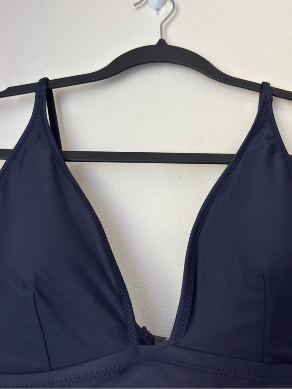 J. Crew Plunge Bikini Top in Navy Size Medium NEW Padded Beach Vacation Summer - Picture 3 of 14